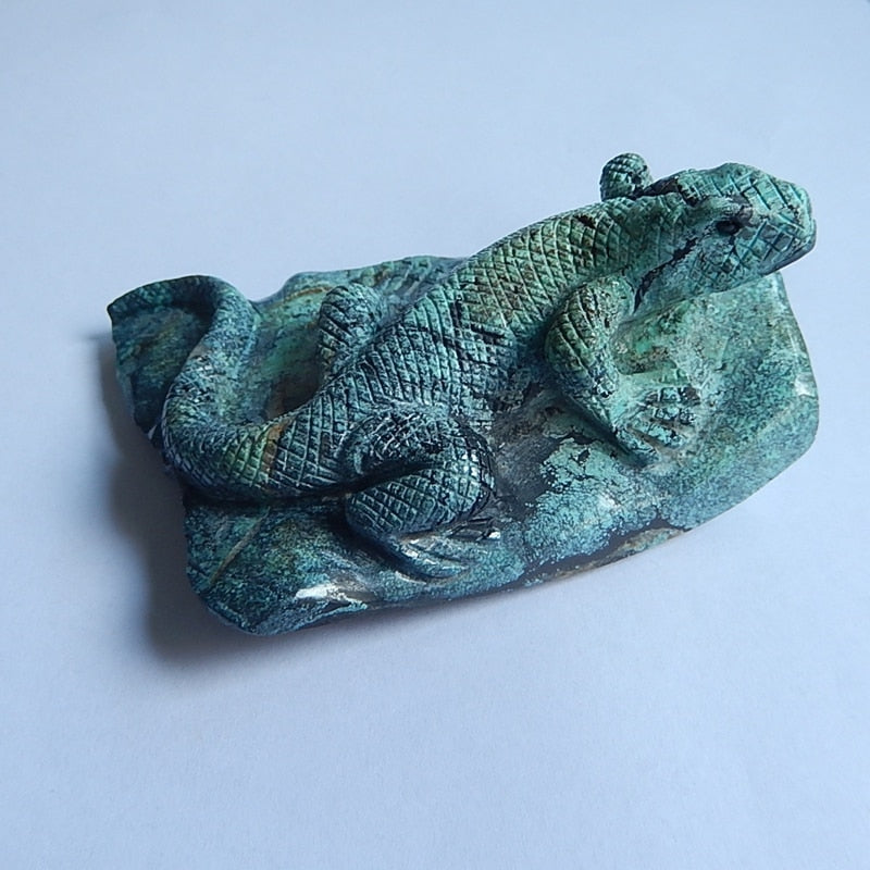 Figura de lagarto de turquesa tallada a mano
