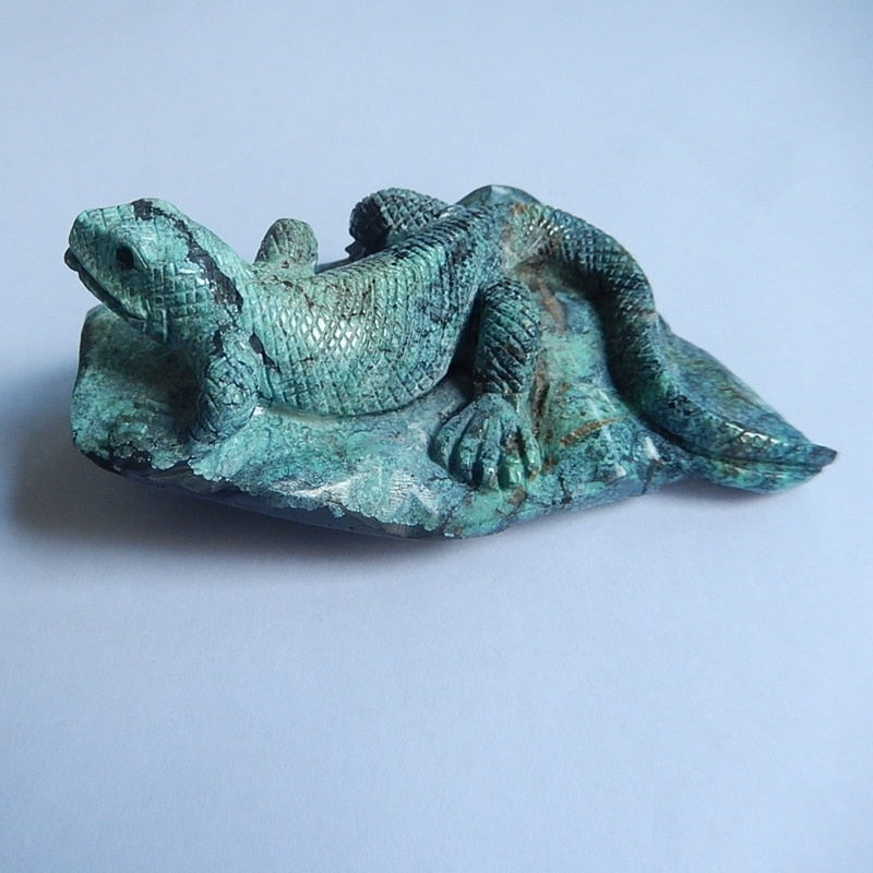Figura de lagarto de turquesa tallada a mano