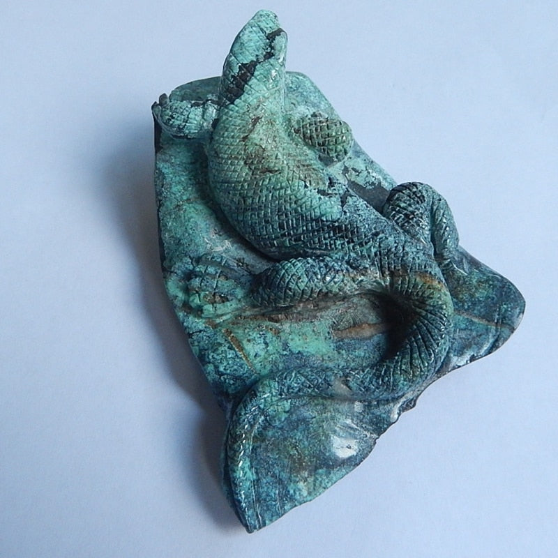 Figura de lagarto de turquesa tallada a mano